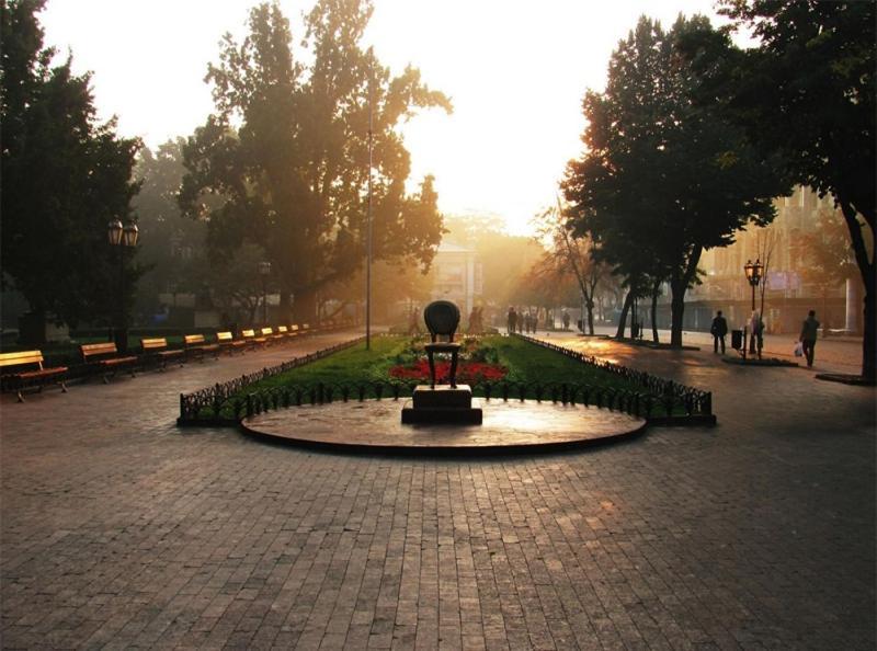 "Ваша Квартира" У Дерибаса Odesa Exterior photo